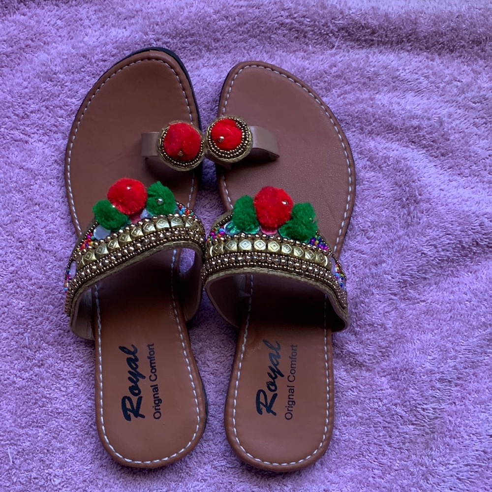 🌸Women’s Sandal, Flat and Decorative 🌸